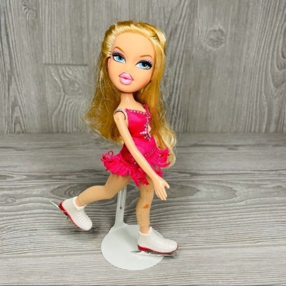 Ice skating cloe mga bratz sportz 2001 vintage mga entertainment  fashion doll